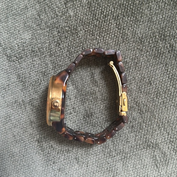 Michael Kors Jet Set Tortoise Shell Watch- needs new battery - Picture 2 of 3